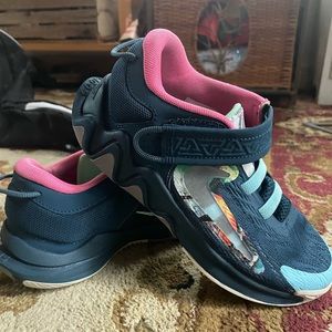 Size 2.5 Nike basketball shoes